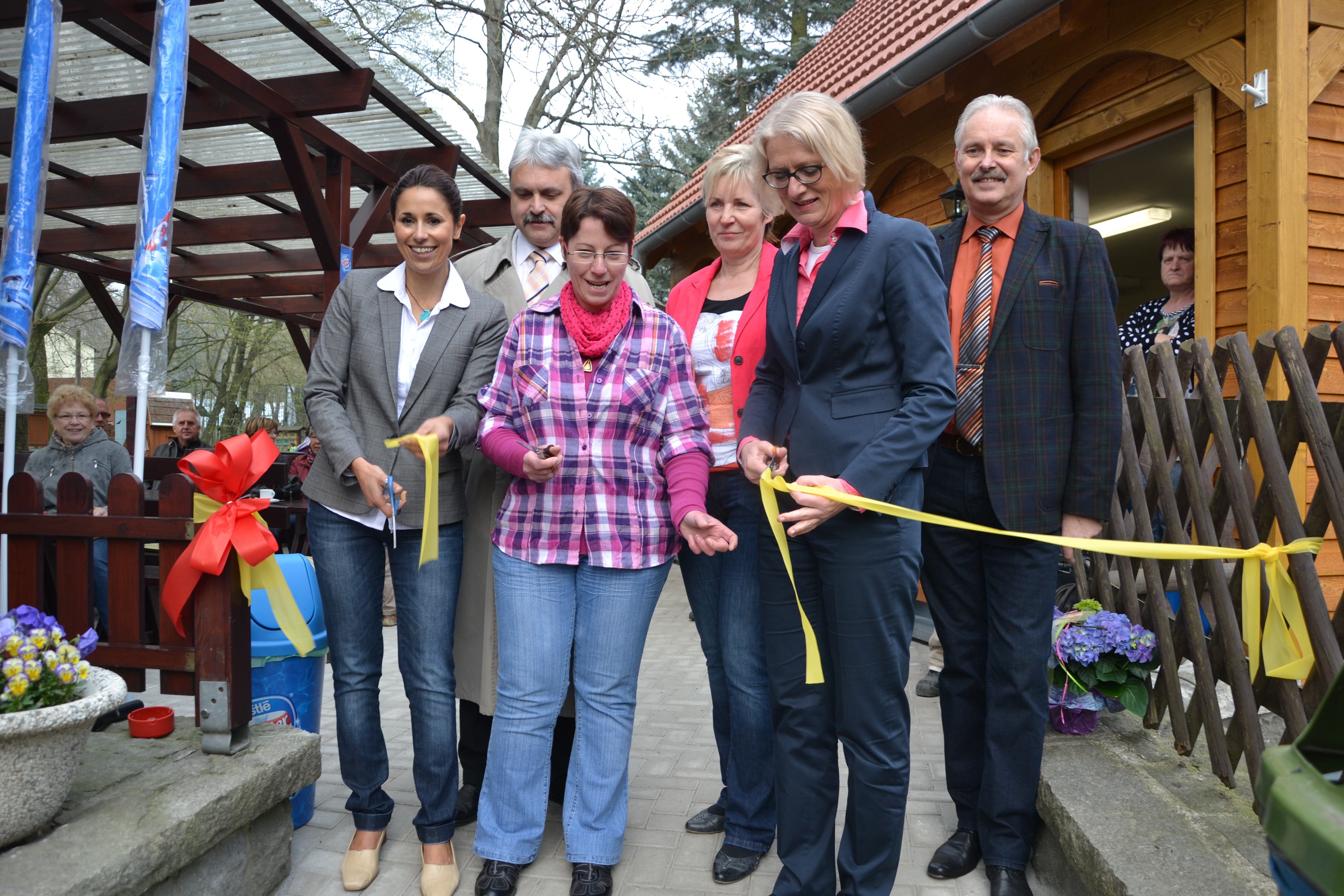 Wolfgang Sickert, Vorstandsvorsitzender Lebenshilfe fr Menschen mit Behinderung e.V. Bischofswerda; Beigeordnete Birgit Weber, Landratsamt Bautzen; Silvia Berger, Leiterin Tier- und Kulturpark Bischofswerda; Daniela Richter, Mitarbeiterin Lebenshilfe fr